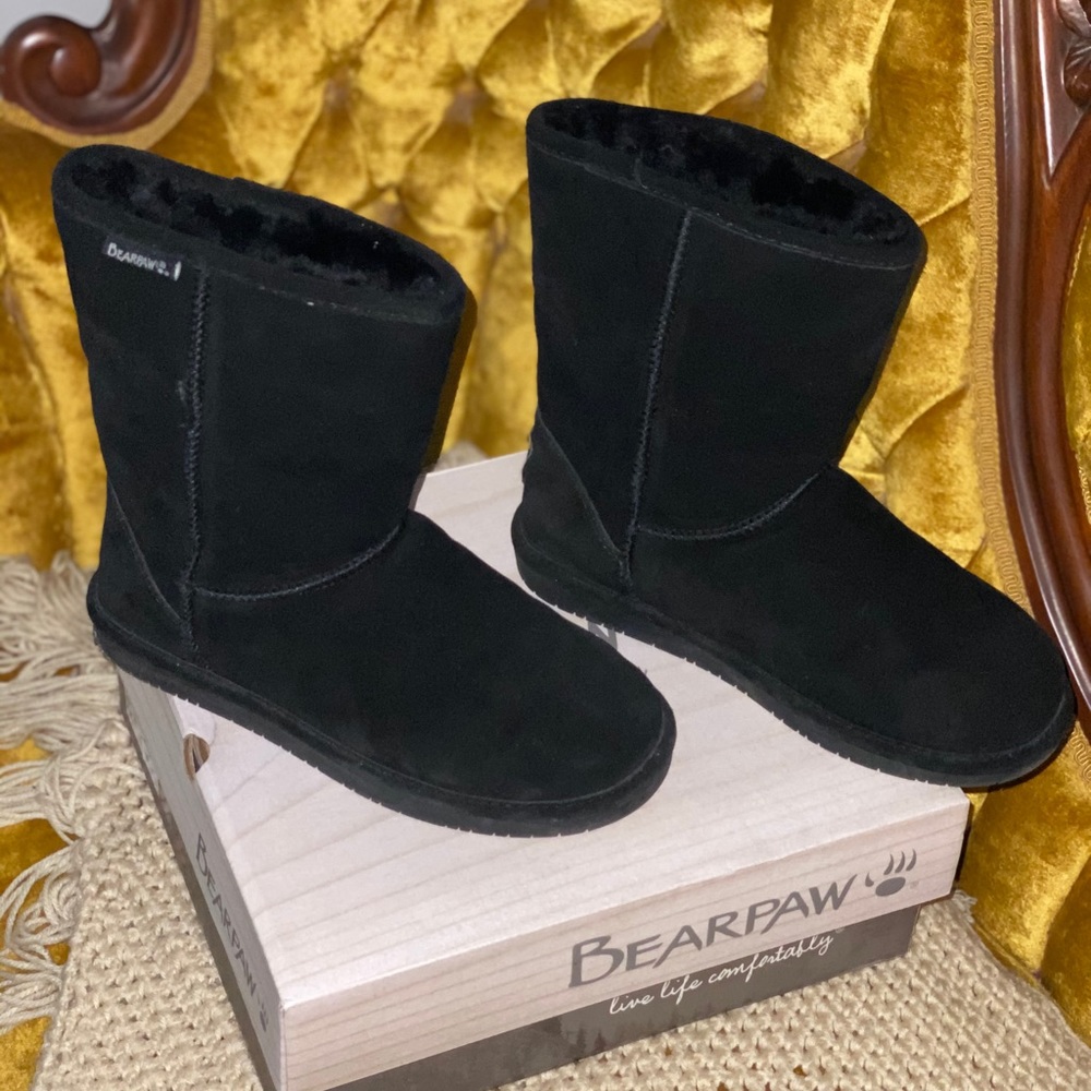 Emma short wide bear paw boots size 10 wide